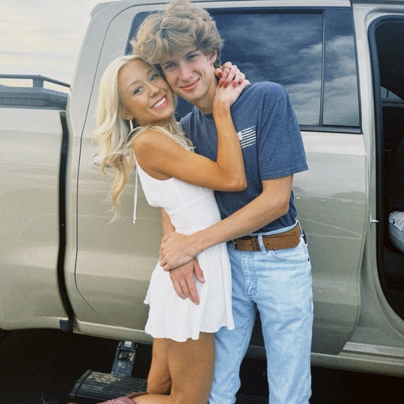 Meet your Posher, Olivia - Picture 2 of 7